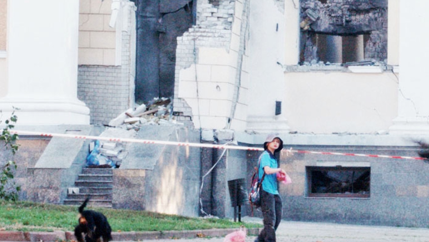 When Lightning Flashes Over the Sea
